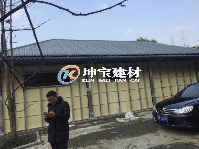 成都雙流蛟龍港工業廠區正在翻修屋面建設改造