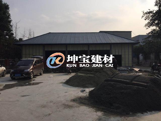 成都雙流蛟龍港工業廠區正在翻修屋面建設改造